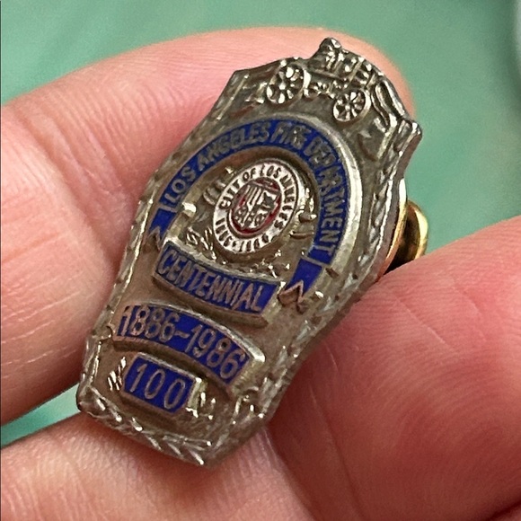 🖤1886-1986 LOS ANGELES FIRE DEPARTMENT CENTENNIAL lapel pin - Picture 3 of 7